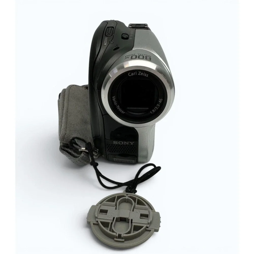 Sony DCR-DVD92 Handycam Camcorder Bundle 20x Zoom Carl Zeiss + Case